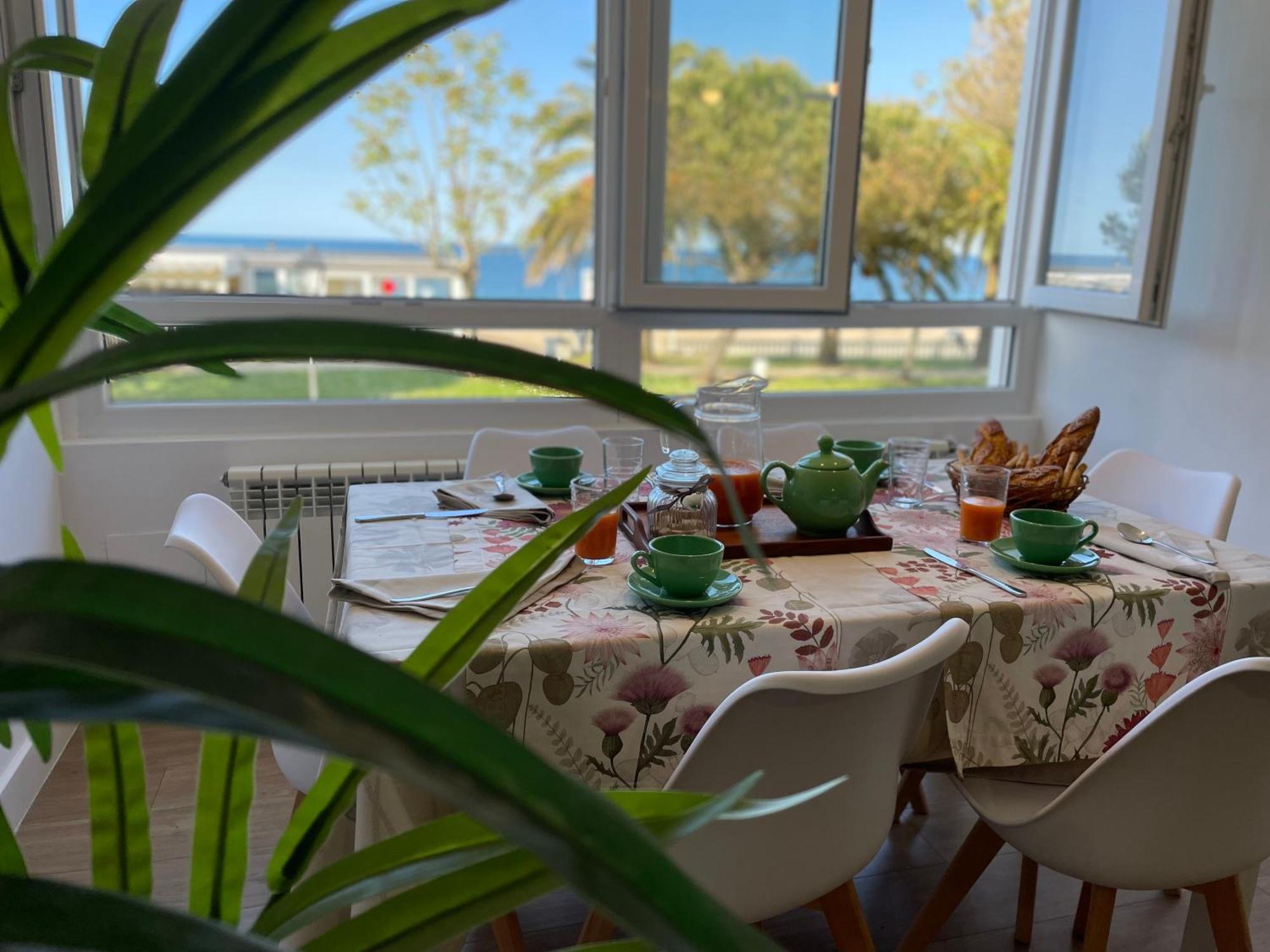 Apartamento Comillas Beach Екстериор снимка